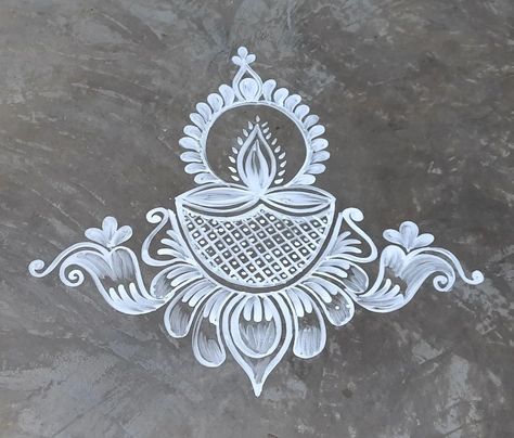 White Rangoli, Simple Rangoli With Dots, Pattern Design Drawing, Easy Rangoli Designs Videos, Very Easy Rangoli Designs, Rangoli Designs Photos, Rangoli Designs Simple Diwali, Alpona Design, Easy Rangoli Designs Diwali