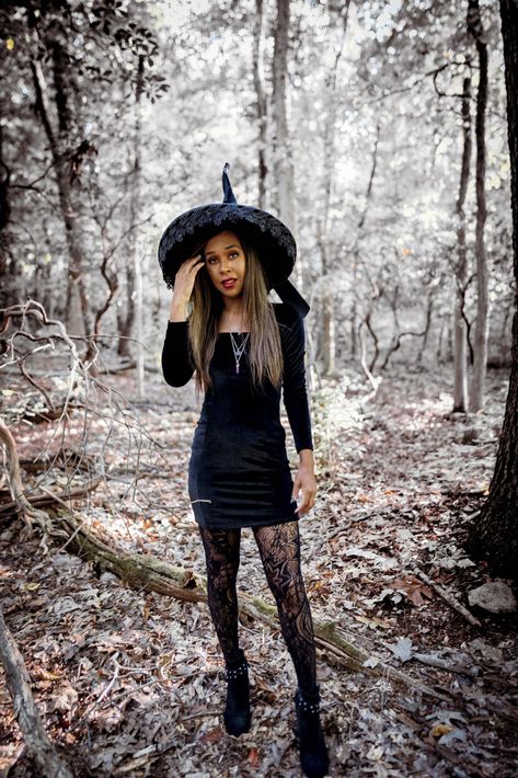 Looking to create an easy DIY witch costume this Halloween? LivingLesh is sharing her stylish witch costume and tips on how to create your own. Diy Witch Costume, Halloween Costumes Witch, Scary Couples Costumes, Witch Costume Diy, Stylish Halloween Costumes, Glenda The Good Witch, Diy Witch, Wednesday Addams Costume, Come Out And Play