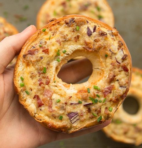 Looking for new ways to eat bagels? Look no further than these easy and delicious quiche stuffed bagels. Perfect for breakfast! #quiche #bagel #stuffedbagel #breakfast #brunch | www.dontgobaconmyheart.co.uk Ways To Eat Bagels, Breakfast Bagel Recipe, Stuffed Bagels, Delicious Quiche, Bagel Breakfast Sandwich, Breakfast Quiche Recipes, Brunch Casserole, Breakfast Bagel, Breakfast Quiche