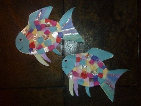 Mom to 2 Posh Lil Divas: Ocean Theme - Tissue Paper & Foil Rainbow Fish Craft Rainbow Fish Craft, Rainbow Fish Book, Rainbow Fish Activities, Preschool Rainbow, Rainbow Fish Crafts, The Rainbow Fish, Fish Craft, Fish Activities, Summer Classes