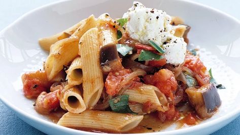 Panne alla Norma Quick Italian Recipes, Pasta And Sauce, Italy Pasta, Summer Pasta Recipes, Box Recipes, Pasta Alla Norma, Martha Stewart Recipes, Pasta Italiana, Italian Pasta Recipes