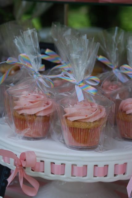 Bake Sale Displays, School Cupcakes, Donut Decorating Ideas, Bake Sale Packaging, Cupcake Packaging, Mothers Day Cupcakes, Baby Shower Cakes Girl, Baking Packaging, Boozy Desserts