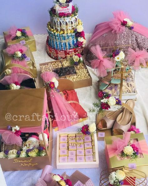 Engagement Hamper Ideas Muslim, Engagement Gift Hamper, Engagement Hamper Ideas, Makeup Hampers, Engagement Hamper, Haldi Decor, Hamper Ideas, Luxury Hampers, Engagement Photography Poses