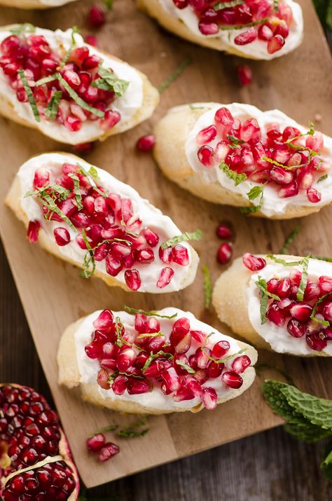 Pomegranate Goat Cheese, Tapas Night, Cheese Crostini, Goat Cheese Crostini, Crostini Appetizers, Pomegranate Recipes, Whipped Goat Cheese, Peach Syrup, Elegant Appetizers