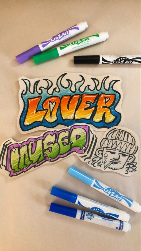 Graffiti Marker Art, Graffiti Beginners, Marker Graffiti, Easy Art Journal, Lettering Easy, Graffiti Markers, Crayola Art, Art Lettering, Beginner Art