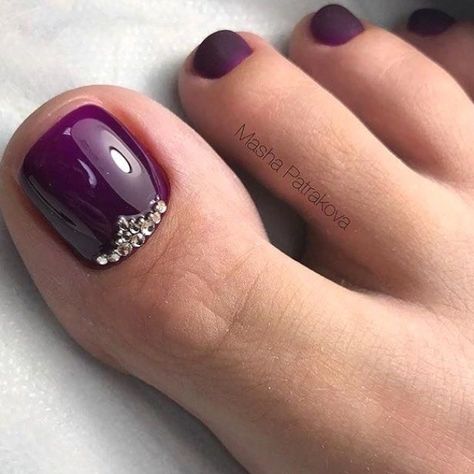 Pedicure Colors Fall, Fall Pedicure Designs, Toe Nail Designs For Fall, Pedicure Design, Fall Toe Nails, Toenail Art Designs, Fall Pedicure, Pretty Fingers, Pedicure Designs Toenails