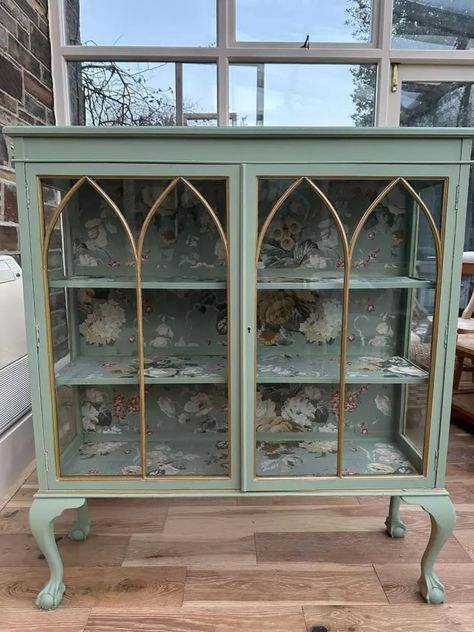 Built in 1873: Upcycling a Brown Glazed Cabinet - What Lizzy Loves Cabinet For Glassware, Display Cabinet Makeover, Furniture Recycle, Lloyd Loom Chair, Cupboard Makeover, Breakfast Room Green, Decoupage Wall, Painting Bookcase, Cabinet For Bathroom