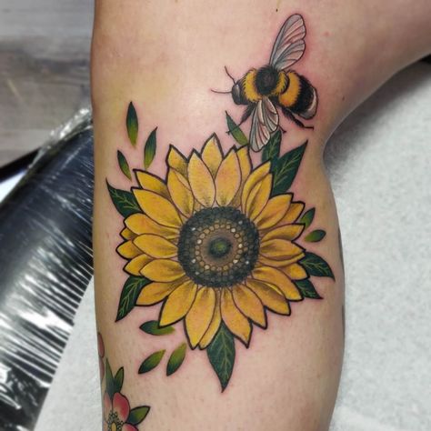 Bee Sunflower Tattoo, Tattoo With Sunflower, Bee Tattoo Meaning, Bee Sunflower, Bumble Bee Tattoo, Autumn Tattoo, Beautiful Flower Tattoos, Tattoo Quotes For Women, Chest Piece Tattoos