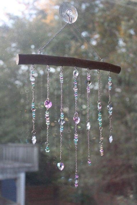 Sun Catchers Diy, Window Sun Catchers, Crystal Suncatchers Diy, Suncatcher Diy, Diy Suncatchers, Diy Wind Chimes, Beads Chain, Sun Light, Beaded Curtains