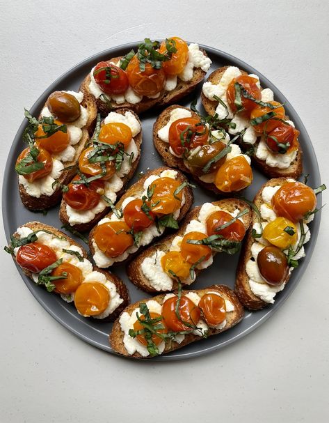 Whipped Ricotta Crostini Whipped Ricotta Recipe, Nye Food, Dinner Party Starters, Ricotta Crostini, Whipped Ricotta, Crostini Recipes, Christmas Dinner Menu, Party Food Platters, Starters Recipes