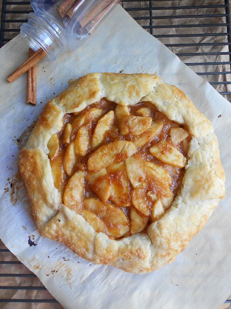 Apple Galette, Galette Recipe, Hand Pie, Oreo Dessert, Baking Blog, Apple Desserts, Pie Dessert, Beignets, Apple Recipes