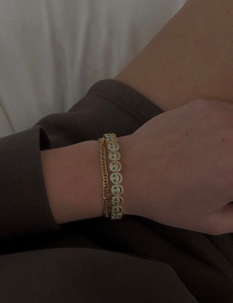 Liza Gozlan Bracelets, Lisa Gozlan Bracelets, Lux Purse, Ig Photo Ideas, Ig Post Ideas, Lisa Gozlan, Jewelry Aesthetic Gold, Aesthetic Gold Jewelry, Gold Jewelry Aesthetic