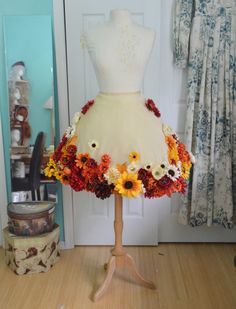 Making a Fall Flower Fairy, Part One Flower Costume, Practical Wedding, Flower Skirt, Couture Mode, Flower Fairies, Fairy Costume, Dresses Lace, Fairy Dress, Flower Fairy