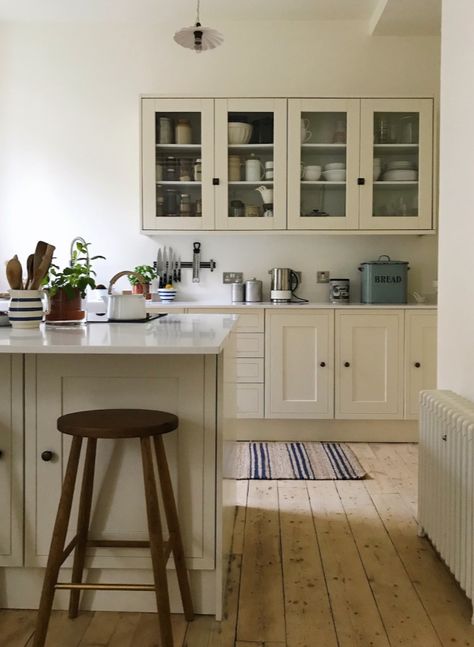 Calm Paint Colors, Schoolhouse White, Wimborne White, Country Style Interiors, Gorgeous Interiors, Country Interior, Farrow And Ball, Interior Design Photos, Hello Lovely