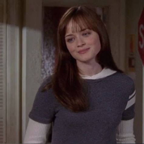 Rory Motivation, Romanticize Fall, Rory Style, Rory Gilmore Hair, Gilmore Style, ليلي كولينز, Gilmore Girls Rory, Rory Gilmore Style, Gilmore Girls Outfits