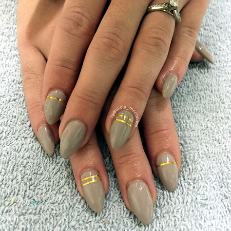 Gray with gold striping tape almond nails Nails Gold Stripe, Almond Nails Gold, Nails Rings, Almond Nails French, Gold Tape, Ideas For Nails, Beautiful Nail Polish, Nails Gold, Nail Tape