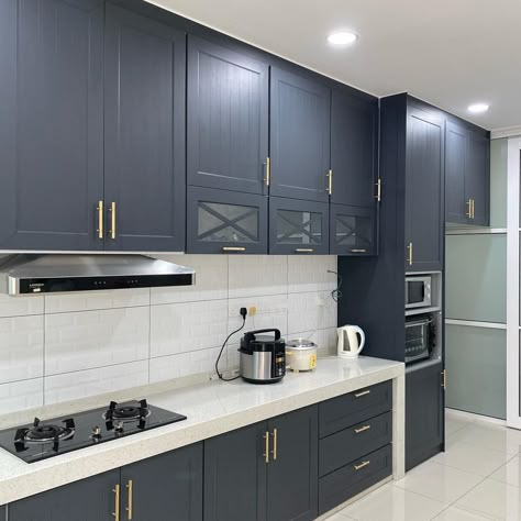 Aluminum Kitchen Cabinets, Kitchen Cabinetry Design, Kitchen Set Cabinet, Latest Kitchen Designs, Aluminium Kitchen, Kabinet Dapur, Kitchen Cupboard Designs, Modern Kitchen Cabinet Design, Transitional Decor Kitchen