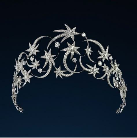 Chaumet’s Étoiles Étoiles tiara Beautiful Tiaras, Celestial Wedding, Crowns And Tiaras, Diamond Tiara, Jewelry Workshop, Star Spangled, Royal Jewels, Crown Jewels, Twilight Sparkle