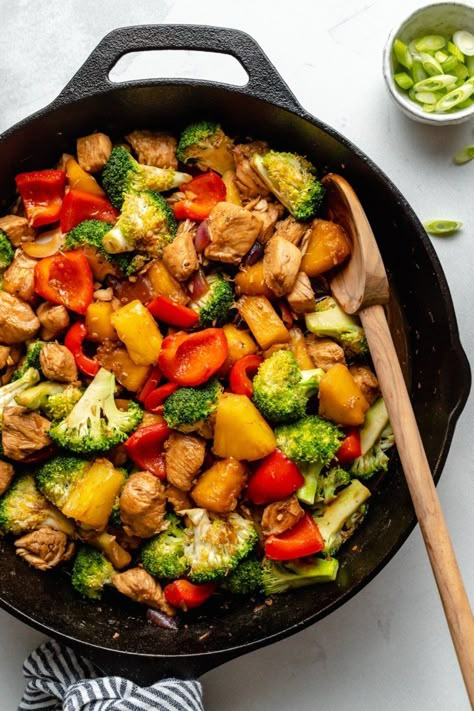 Wonderful pineapple broccoli chicken stir fry with a flavorful sweet and sour sauce. This easy pineapple chicken stir fry recipe takes just 30 minutes to make for the best, veggie & protein-packed weeknight dinner! Serve with rice or quinoa for an amazing meal. #stirfry #chicken #healthydinner #glutenfree #mealprep