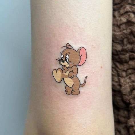 Tom And Jerry Couple Tattoo, Cartoon Tattoos Women, Cute Cartoon Tattoos, Looney Tunes Tattoo Ideas, Doraemon Tattoo, Looney Tunes Tattoo, Tom And Jerry Tattoo, Tom Tattoo, Matching Bff Tattoos