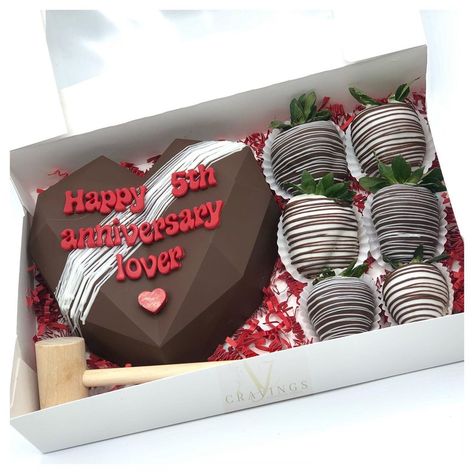 Chocolate Heart Box Ideas, Breakable Heart For Him, Breakable Heart, Strawberry Box, Breaker Box, Heart Breaker, Best Small Business Ideas, Anniversary Ideas, Chocolate Hearts