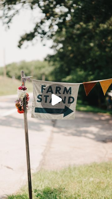 Ali & Scott Yahnke on Instagram: "✨ Weather-proof, naturally ✨

Comment ~ FLAGS ~ and we’ll send you a link to our tutorial that you can download for free! 

Our tutorial includes a list of materials and their USA-made source, plus a step by step guide on how to make your own banner to suit your needs.

We’ve made many flag banners over the years of having a farm stand. We’ve finally found the perfect materials that could withstand exposure to the elements while also fitting our farm stand vibe of cozy and natural. 

I hope this tutorial will save you some of the trial and error we’ve gone through and help you create something that fits your needs, for a farm stand, or just for fun! 
.
#handmade #diy #diycrafts #flagbanner #flags #farmstand #makeiteasy #makeitnice #homesteadlife" Farm Stand Display Ideas, Things To Sell At Farm Stand, Farm Stand Signs Ideas, Diy Farm Stand On Wheels, Farm Stand Ideas Diy Projects, Diy Farm Stand How To Build, Honor System Farm Stand, Diy Farmstand, Diy Roadside Farm Stand