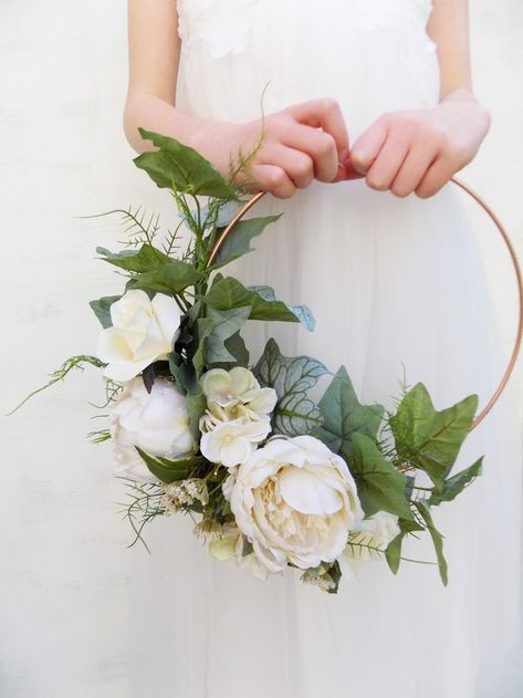 Cream Wreath, Modern Bridal Bouquets, Wedding Hoop, Flower Girl Bouquet, Bridal Bouquet Pink, Rose Bridal Bouquet, Modern Wreath, Alternative Bridal, Bride Flowers