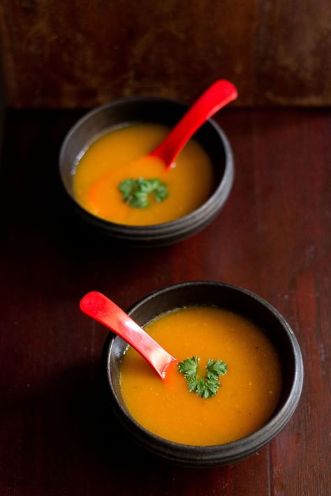 Carrot Tomato Soup, Tomato Carrot Soup, Veg Soup Recipes, Carrot Soup Recipes, Cheesy Potato Soup, Veg Soup, Tomato Soup Recipe, Vegetarian Soup Recipes, Soup Easy