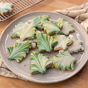 Cookie Christmas Tree, Fantasy Fudge Recipe, Christmas Cookie Box, Pillsbury Recipes, Cookie Christmas, Tree Cookies, Christmas Tree Cookies, Star Cookies, Green Food Coloring