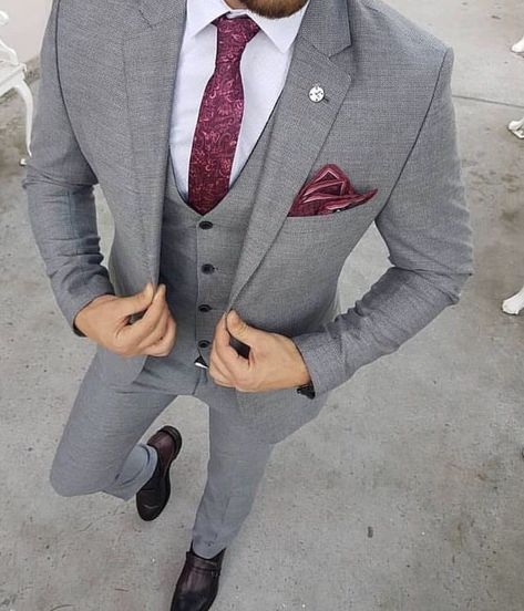 Suits Men Red, Suit With Red Tie, Wedding Suits Men Grey, Grey Suit Men, Herren Style, Suits Men, Mens Fashion Edgy, Fashion Influencer, Hipster Mens Fashion