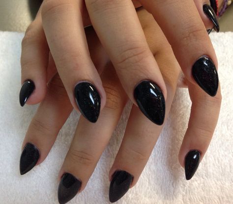 Black custom acrylic overlay stiletto tips by me;) Acrylic Nails Stiletto, Stiletto Nails Short, Black Stiletto Nails, Pointy Nails, Matte Black Nails, Black Acrylic Nails, Nails Stiletto, Pointed Nails, Super Nails