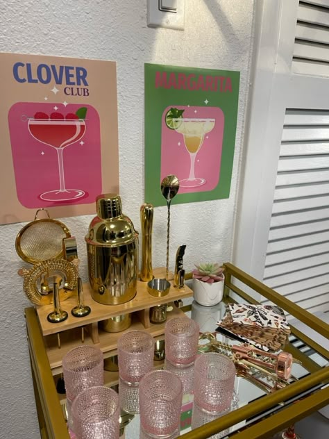 Bar Cart Organization Ideas, Mini Bar Aesthetic, Bad Cart, Cute Bar Cart, Bar Cart Aesthetic, Girly Bar Cart, Aesthetic Bar Cart, Pink Bar Cart, College Apartment Aesthetic