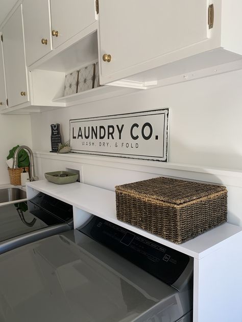 Laundry Room Ledge, Simple Modern Laundry Room, Shelf Behind Laundry Machine, Top Loading Washing Machine Laundry Room, Top Loading Washer Laundry Room, Simple Laundry Room Ideas Small Spaces, Top Loader Laundry Room, Laundry Room Counter, Laundry Remodel