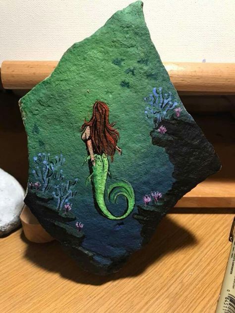 Painting Rocks Ideas, Rock Display, Fairy Things, Rock Painting Tutorial, Diy Rock Art, Stone Art Painting, Mermaid Painting, Painted Rocks Kids, Painted Rocks Craft