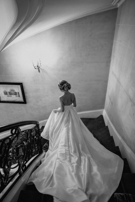 Bride Coming Down Stairs, Unique Bridal Pictures, Bride On Staircase, Bride Walking Down Stairs, Ballgown Wedding Photos, Wedding Photos Ballgown, Bridal Photoshoot Indoor, Hotel Bridal Photoshoot, Elegant Wedding Poses