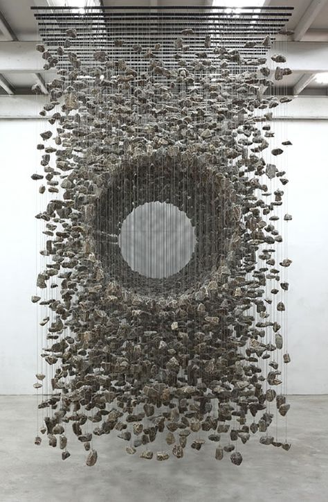 Korean artist Jaehyo Lee spent over two decades meticulously hanging rocks by threads into an astonishing piece of art. Art Pierre, Olafur Eliasson, Art Installation, Sculpture Installation, Stonehenge, Kirigami, Land Art, Environmental Art, Pics Art