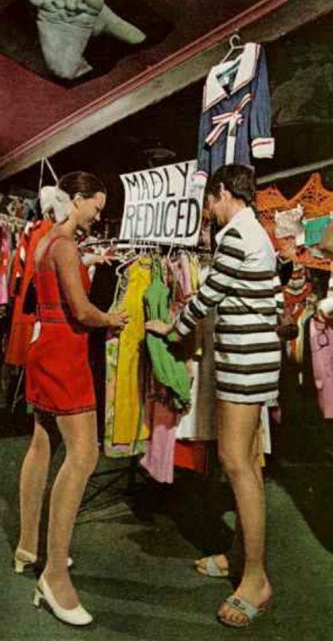 Vintage Mini Skirts, 1980s Pop Culture, Retail Trends, Consumer Culture, Rare Historical Photos, Alternative Lifestyle, Swinging Sixties, Hippie Look, Tie Dye Shirts