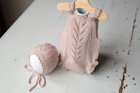 Knitted Outfits, Newborn Photography Outfit, Newborn Shoot, Childrens Photography, Newborn Props, Knitted Romper, Newborn Photography Props, Pregnancy Gifts, Gift Newborn