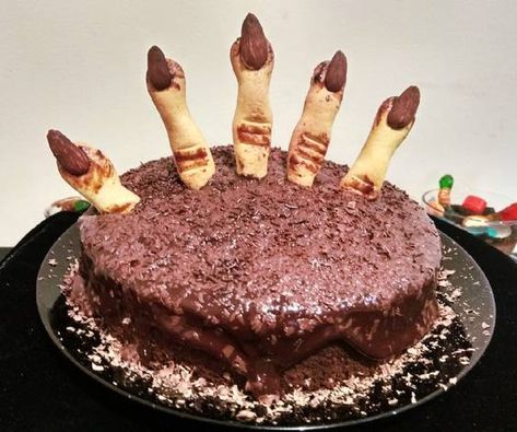 Tarta tumba #cementeriohalloween #cementerio #tumbas #tumbashalloween #Halloween2020 #halloween #nochedebrujas #miedo #nochededeseos #dulceotruco #RIP #MUERTE #dedosdehalloween Recetas Halloween, Halloween 2020, Happy Halloween, Halloween, Ethnic Recipes, Cake, Tiramisu