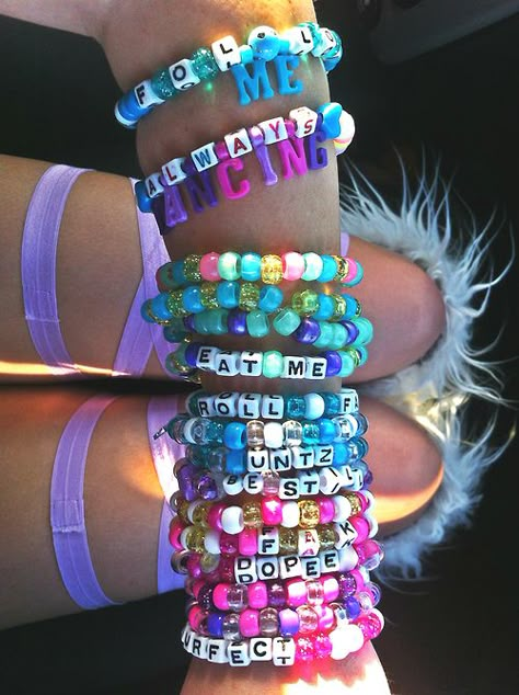 ♡ Kandi ♡ Rave Candy, Bracelets Kandi, Mode Indie, Rave Bracelets, Diy Kandi Bracelets, Edm Festival Outfit, Rave Style, Kandi Kid, Rave Gear