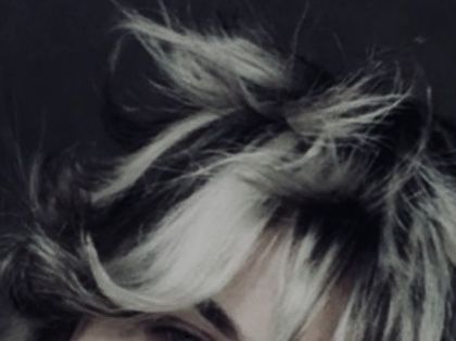 wriothesley genshin aesthetic black hair white highlights guy aes Black Hair White Highlights, Hair White Highlights, Wriothesley Aesthetic, Toby Core, Pretty References, Grey Hair Boy, Aesthetic Black Hair, White Streak In Hair, Zombie Oc