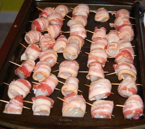 Scallops Wrapped In Bacon, Bacon Wrapped Scallops Recipe, Bacon Scallops, Bacon Wrapped Appetizers, Toothpick Appetizers, Baked Scallops, Bacon Wrapped Scallops, Bacon Appetizers, Baked Bacon