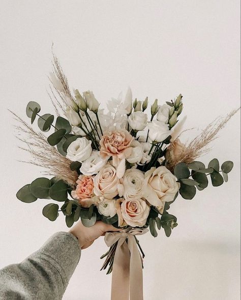 Simple Wedding Bouquets, Bridal Bouquet Flowers, Wedding Flower Inspiration, Wedding Theme Colors, Neutral Wedding, Wedding 2024, Wedding Mood, Bridal Flowers, Wedding Deco