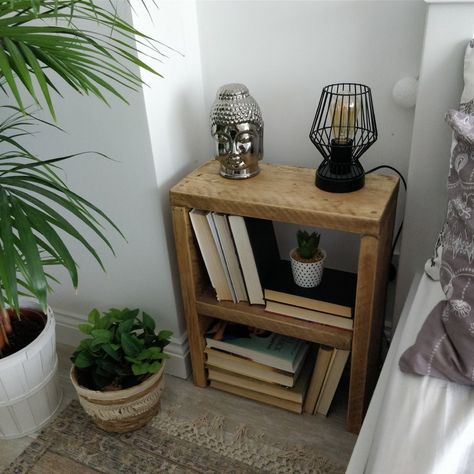 Bookshelf As Bedside Table, Diy Bookshelf Nightstand, Bookshelf Nightstand Ideas, Night Stand Bookshelf, Wooden Nightstand Aesthetic, Small Bedroom Nightstand Ideas, Wooden Bed Side Shelf, Tall Nightstand Ideas, Nightstand Aesthetic Indie