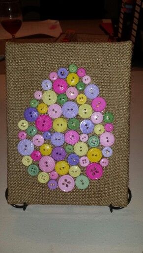 Easter Button Crafts, Easter Button Art, Hand Sewing Ideas, Fun Homemade Gifts, Crafts For Spring, Button Art Projects, Buttons Crafts Diy, Buttons Art, Easter Paintings