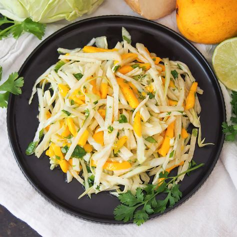 Side Dishes For Tacos, What To Serve With Tacos, Sides For Tacos, Mango Slaw Recipes, Jicama Recipe, Jicama Salad, Raw Salad, Mexican Sweet Potatoes, Jicama Slaw