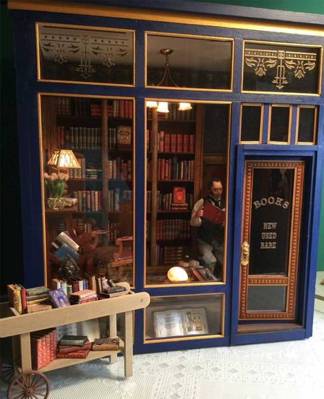 Book Miniature, Colorful Books, Room Box Miniatures, Dolls House Shop, Bookshelf Art, Barbie Diorama, Furniture Logo, Book Cafe, Miniature Rooms