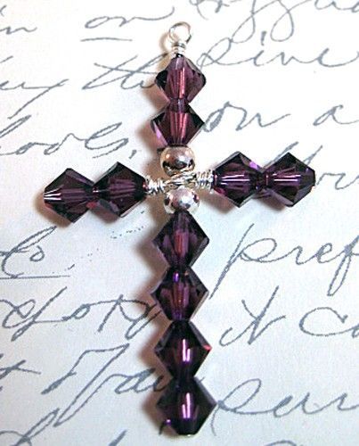 Video tutorial...how to make a crystal cross. Beaded Cross Pattern Free, How To Make A Cross, Cross Jewelry Diy, Beaded Crosses, Cross Beads, Diy Necklaces, Cross Crafts, Diy Cross, Crystal Cross