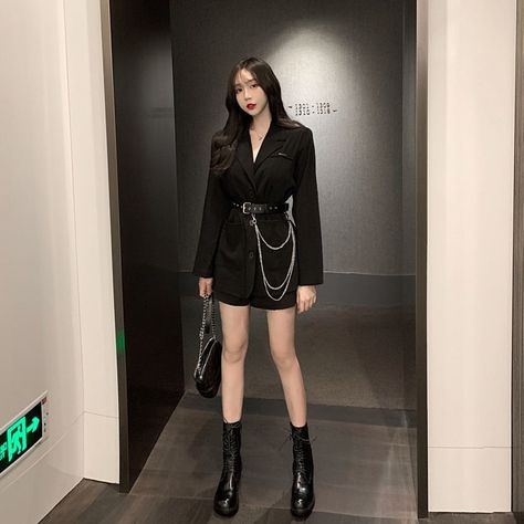 Korean Girl Fashion, Looks Black, Ulzzang Fashion, Kpop Fashion Outfits, Korean Street Fashion, Edgy Outfits, Kpop Outfits, Stage Outfits, Korean Outfits