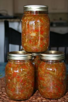 This homemade pepper relish is a great way to use the bounty from your garden. It makes a delicious sweet and spicy pepper relish, with many uses! Canning Hot Peppers, Hot Pepper Relish, Canning Peppers, Hot Pepper Recipes, Zucchini Relish, Pepper Relish, Mixer Recipes, Canning Vegetables, Relish Recipes